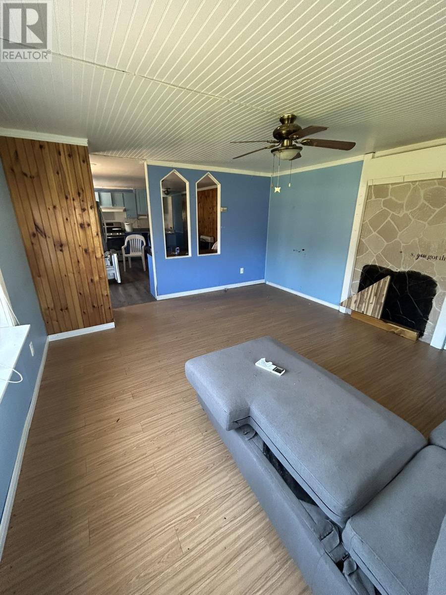 2145 Strathcona Road - 12