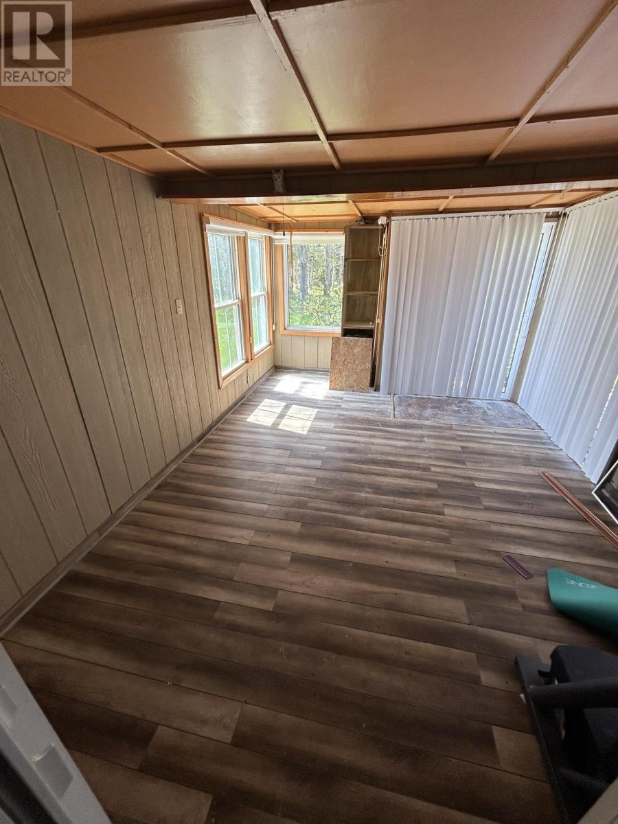 2145 Strathcona Road - 17