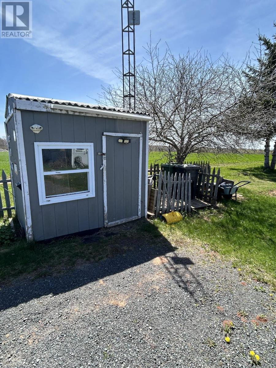 2145 Strathcona Road - 31