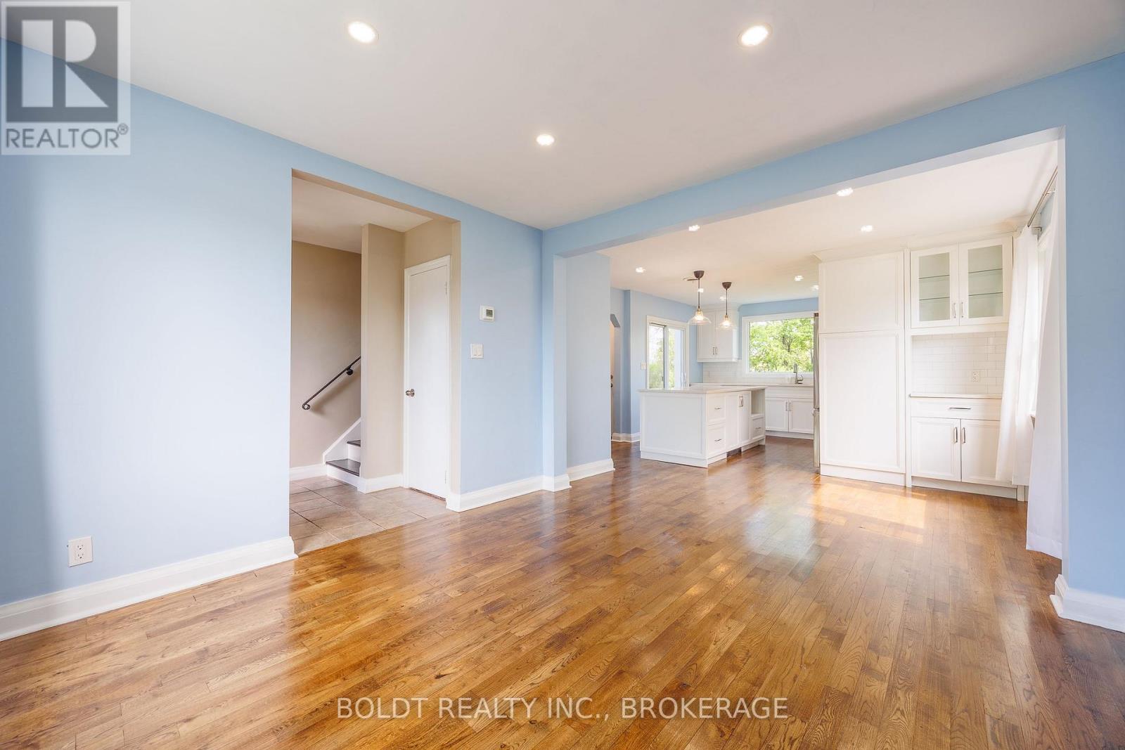 35 RIVERCREST DRIVE - 11