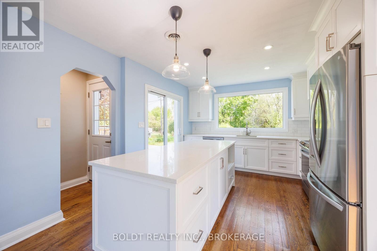 35 RIVERCREST DRIVE - 9