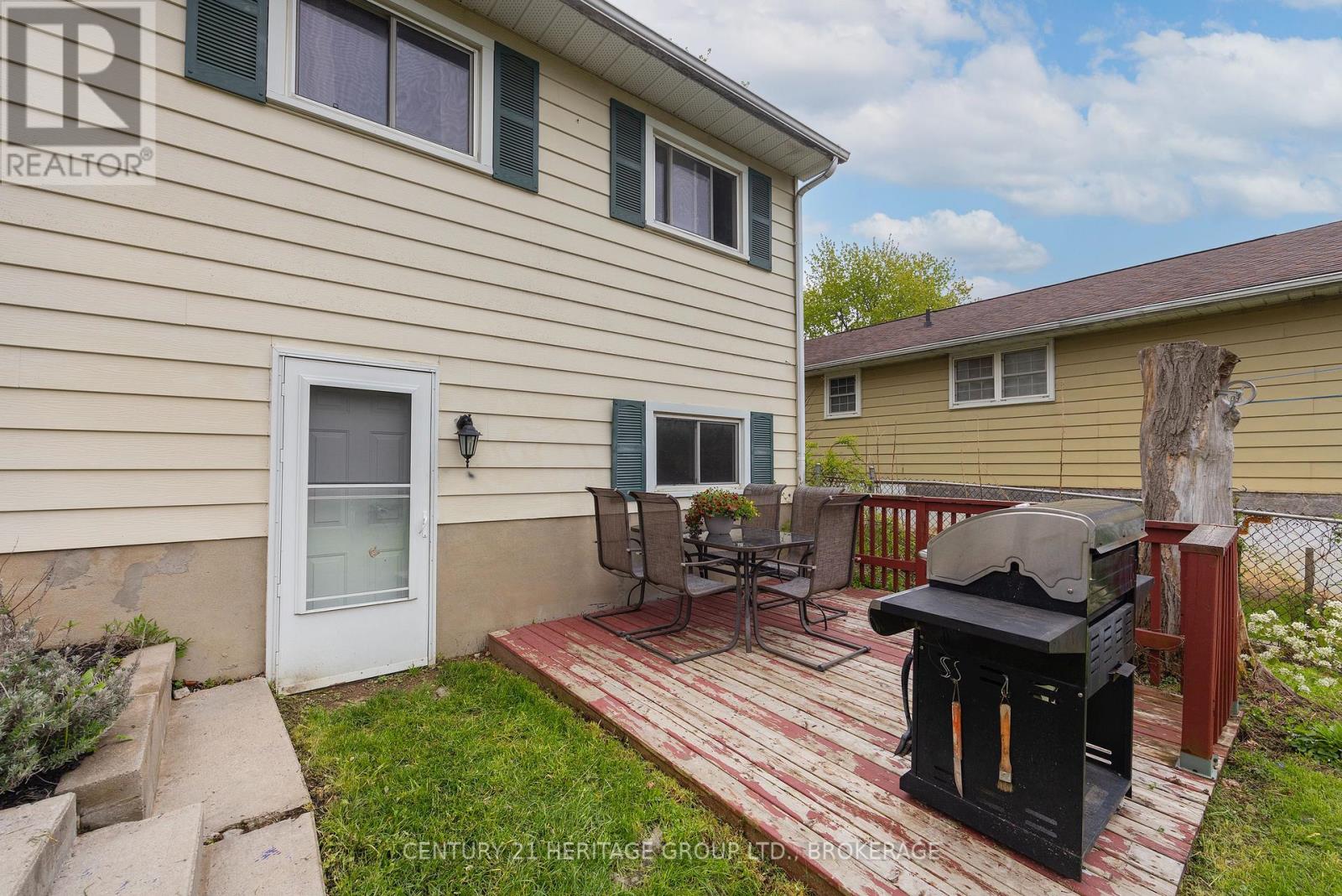 36 NAPIER STREET - 13