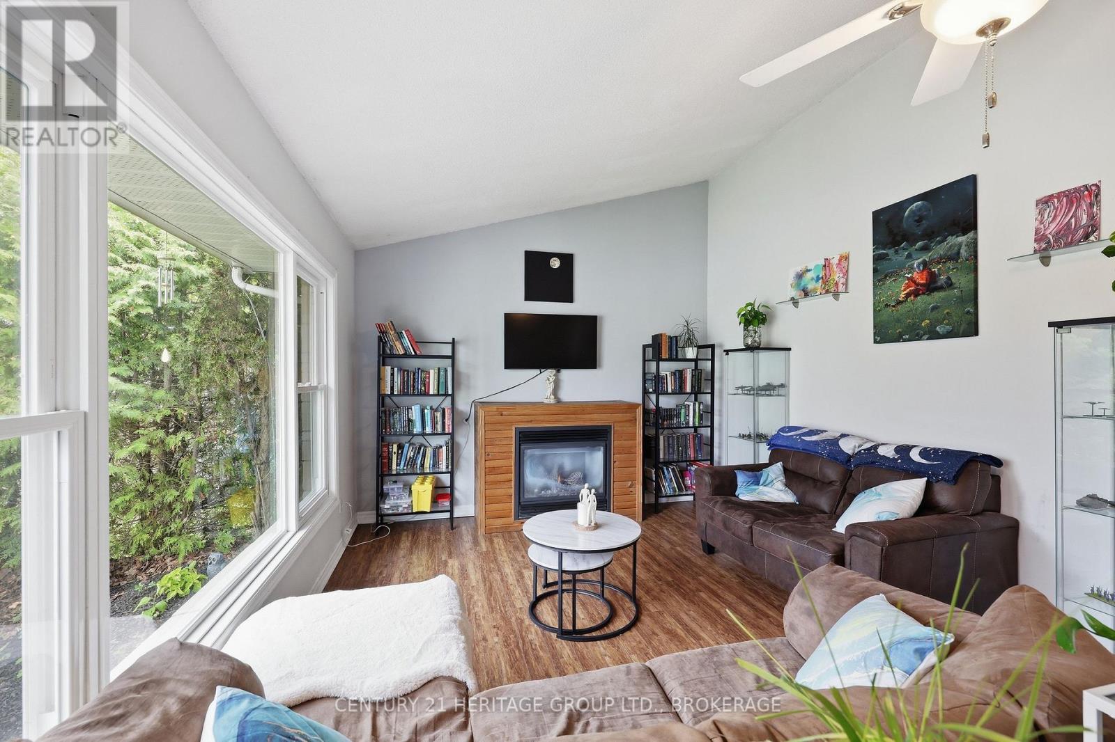 36 NAPIER STREET - 17