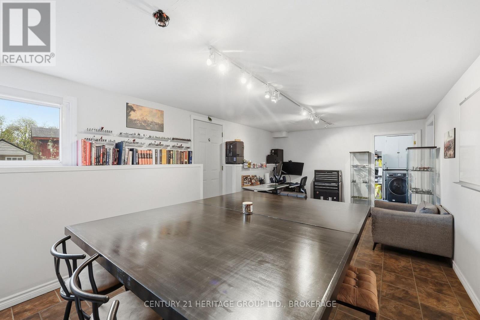 36 NAPIER STREET - 39
