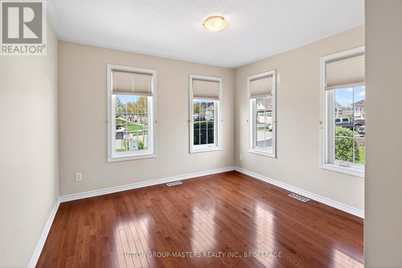 110 BRITANNIA CRESCENT - 23