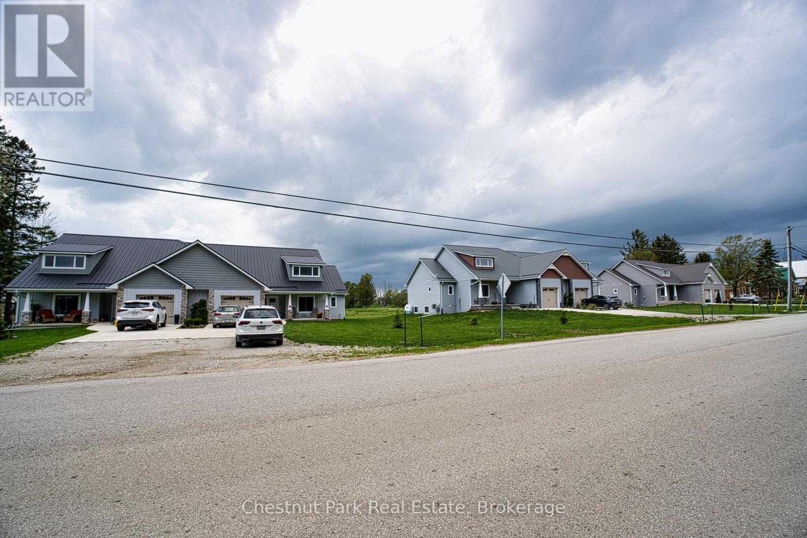 319916-319926 KEMBLE ROCK ROAD - 1
