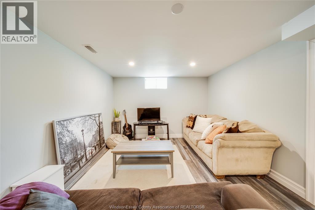 1038 DOT AVENUE, Windsor, Ontario, N9C3H8 — Photo 5