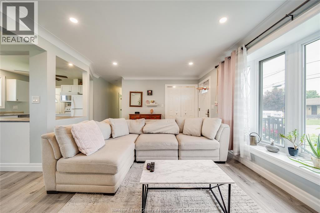1038 DOT AVENUE, Windsor, Ontario, N9C3H8 — Photo 4