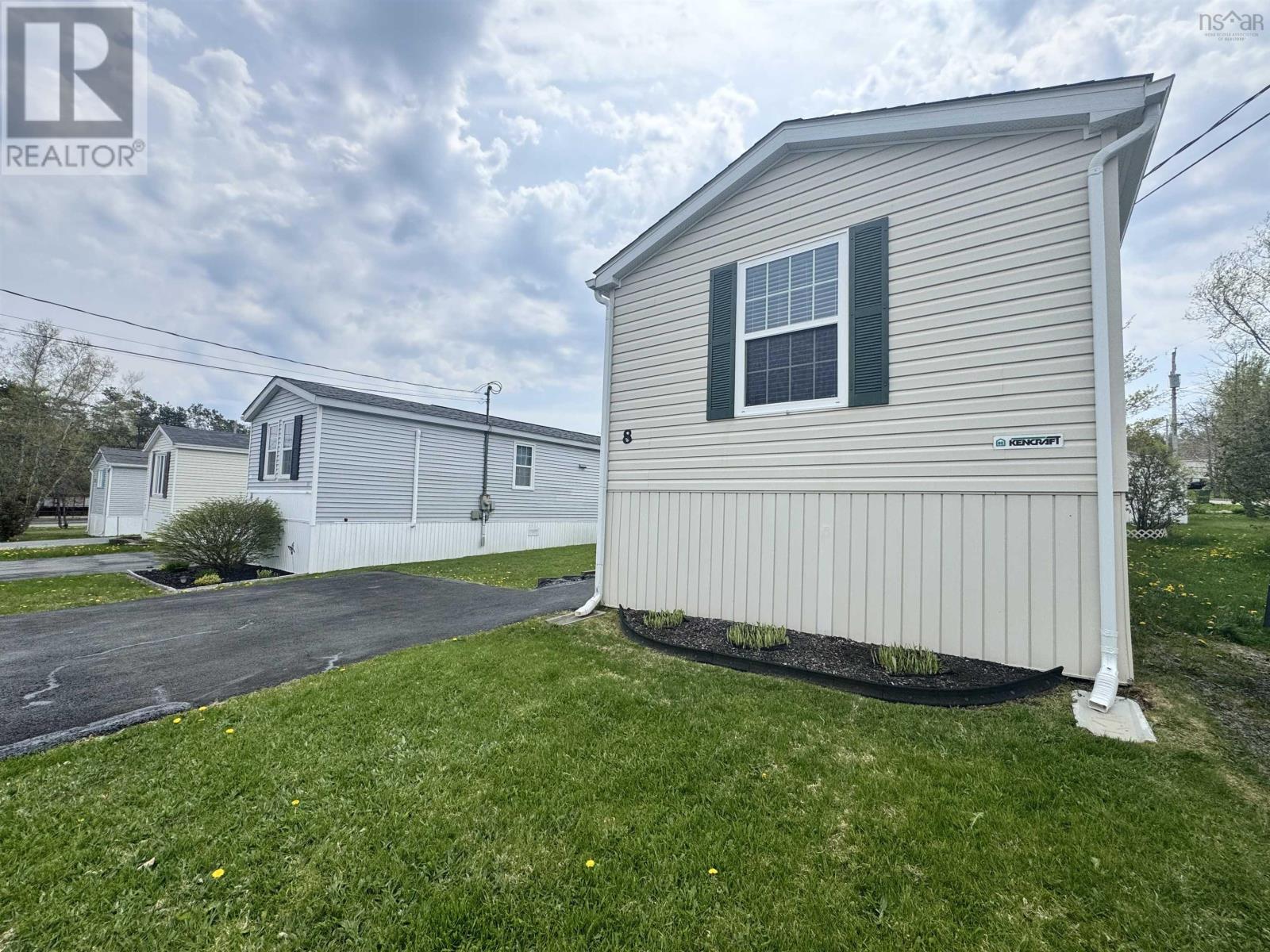 8 Yeadon Drive - 2