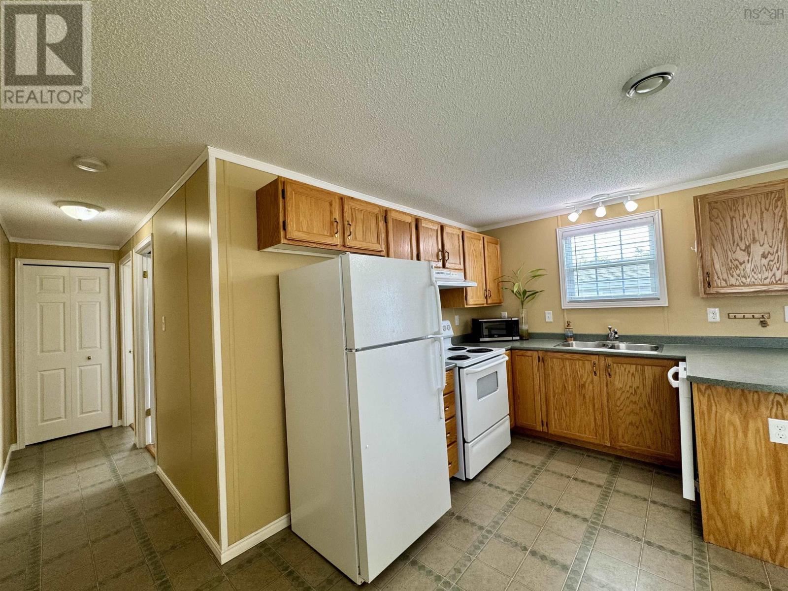 Property 23 of 38 of 8 Yeadon Drive
