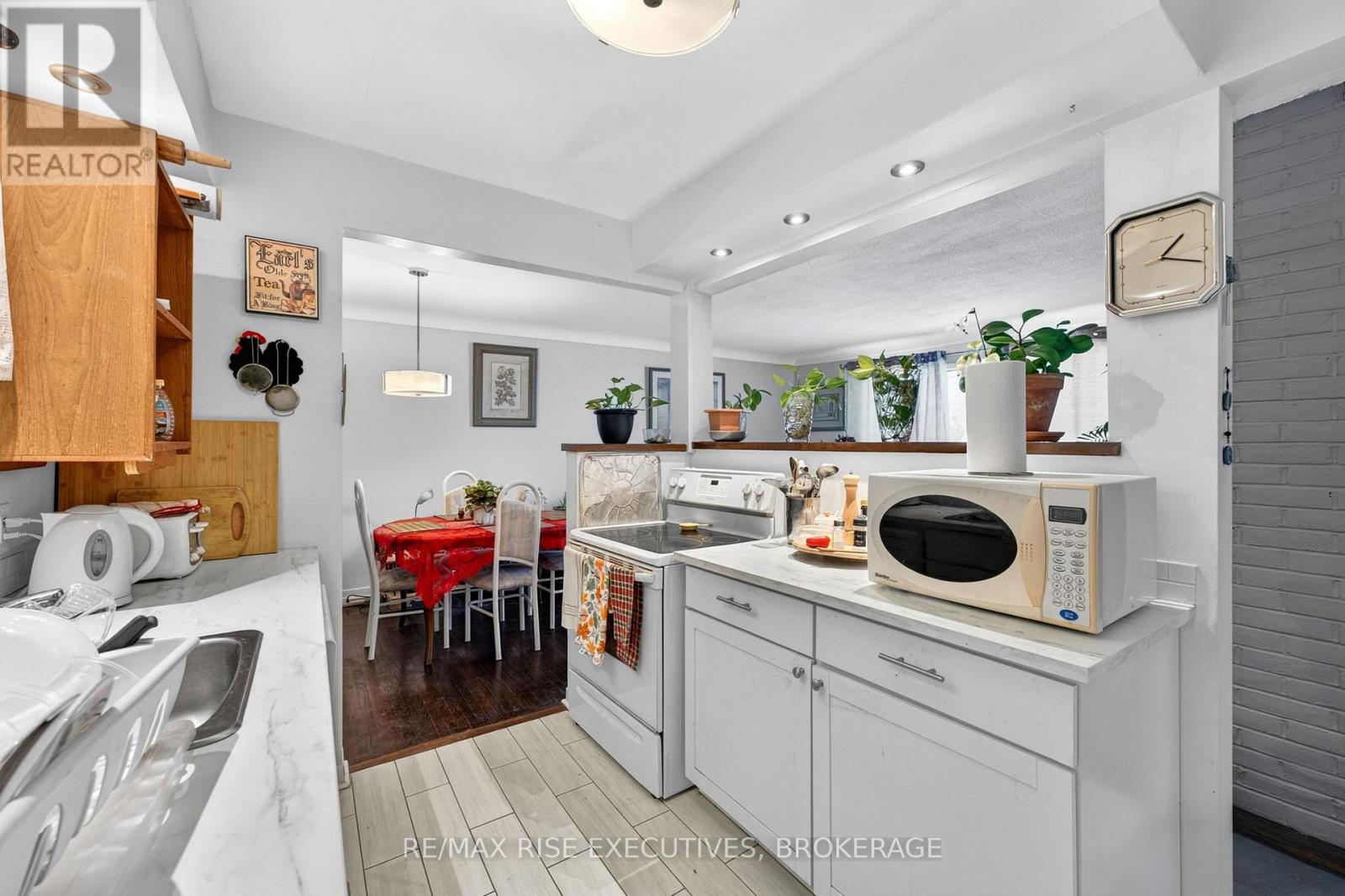 1071 HUDSON DRIVE - 10