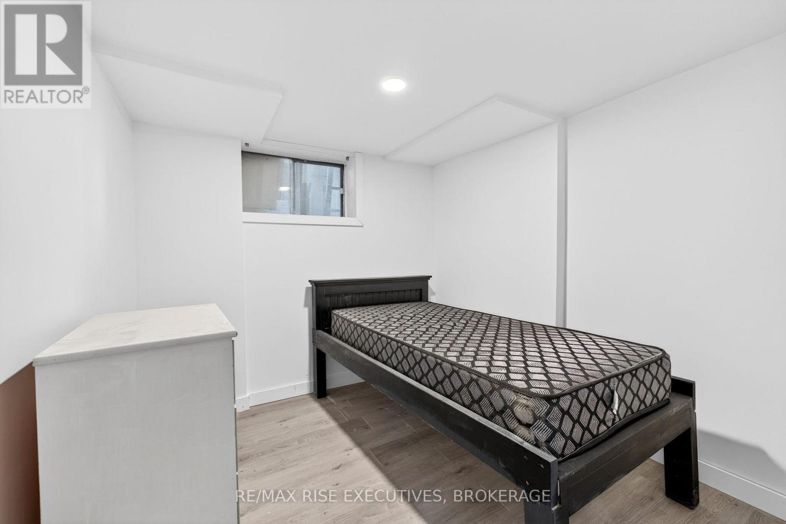 1071 HUDSON DRIVE - 20
