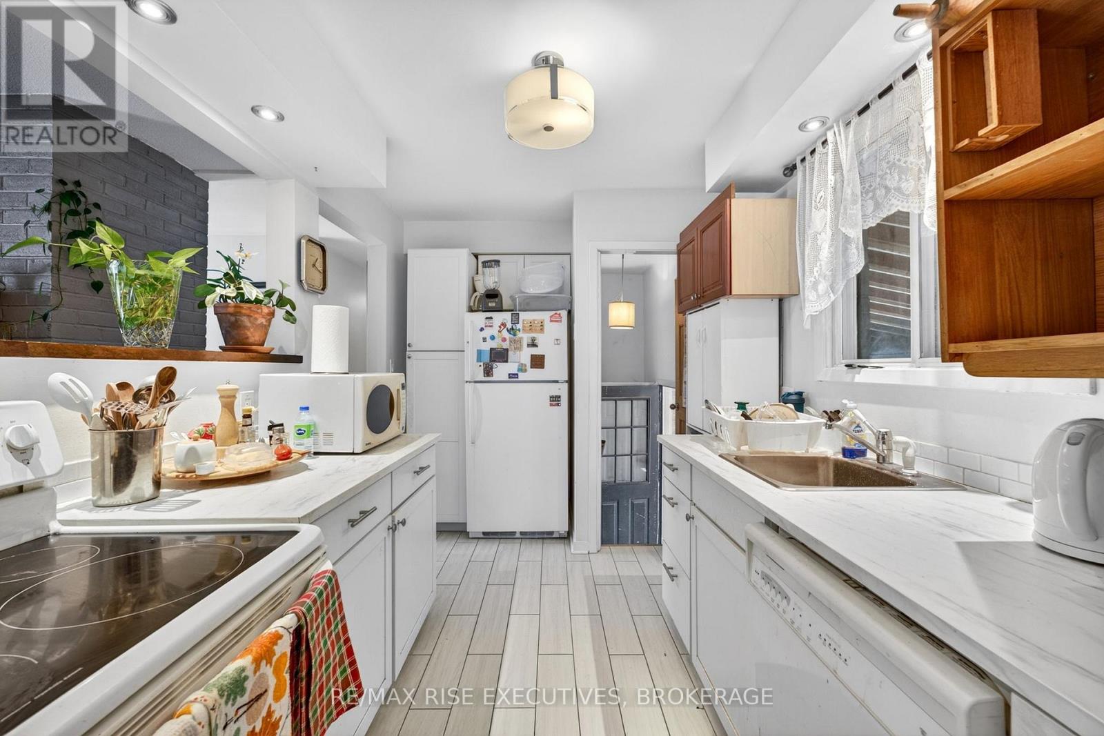 1071 HUDSON DRIVE - 9
