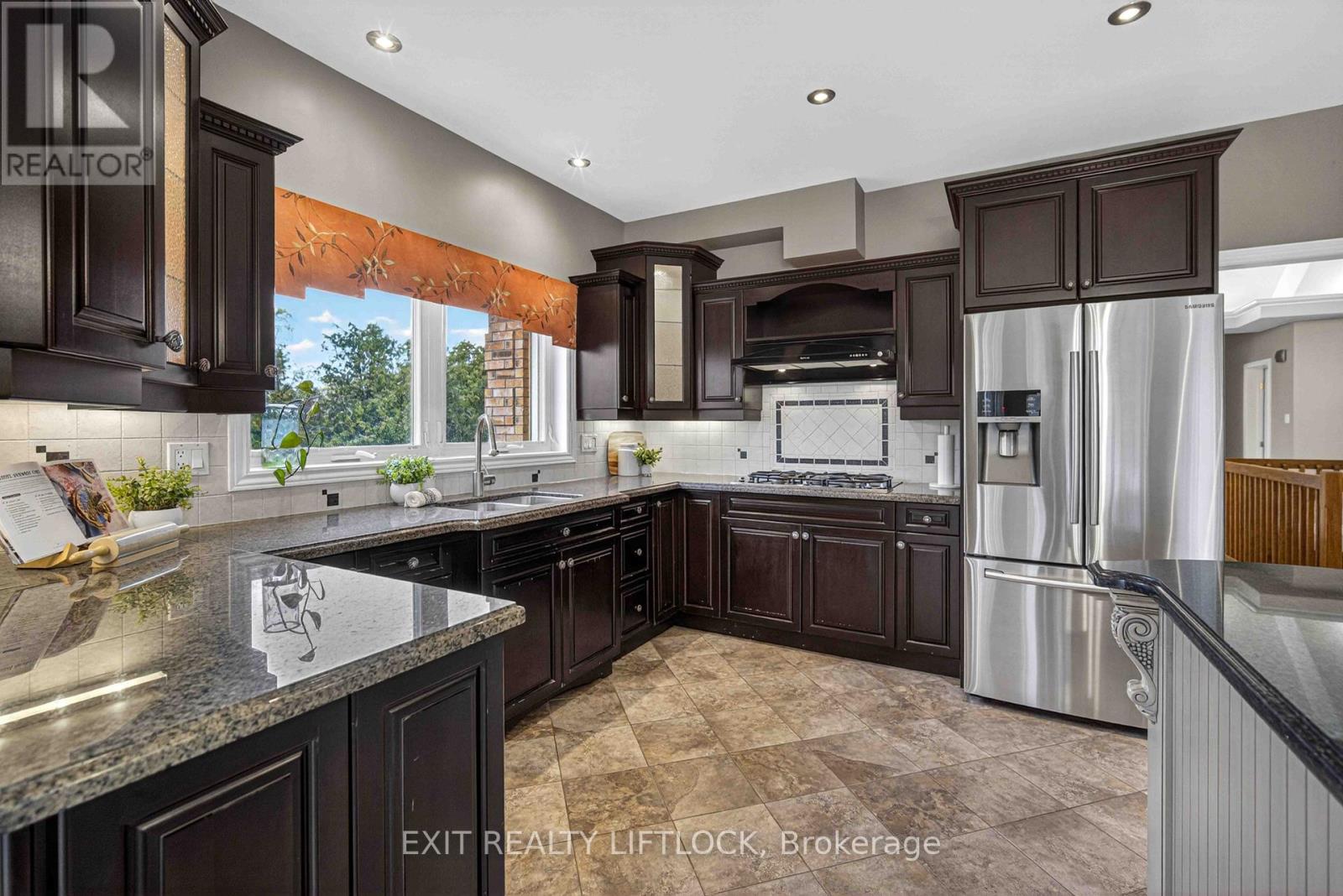 2045 CAMPBELL AVENUE - 11