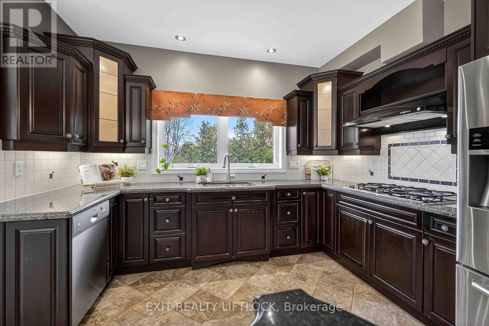 2045 CAMPBELL AVENUE - 12
