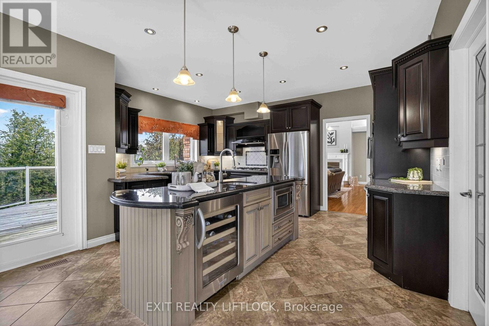 2045 CAMPBELL AVENUE - 14