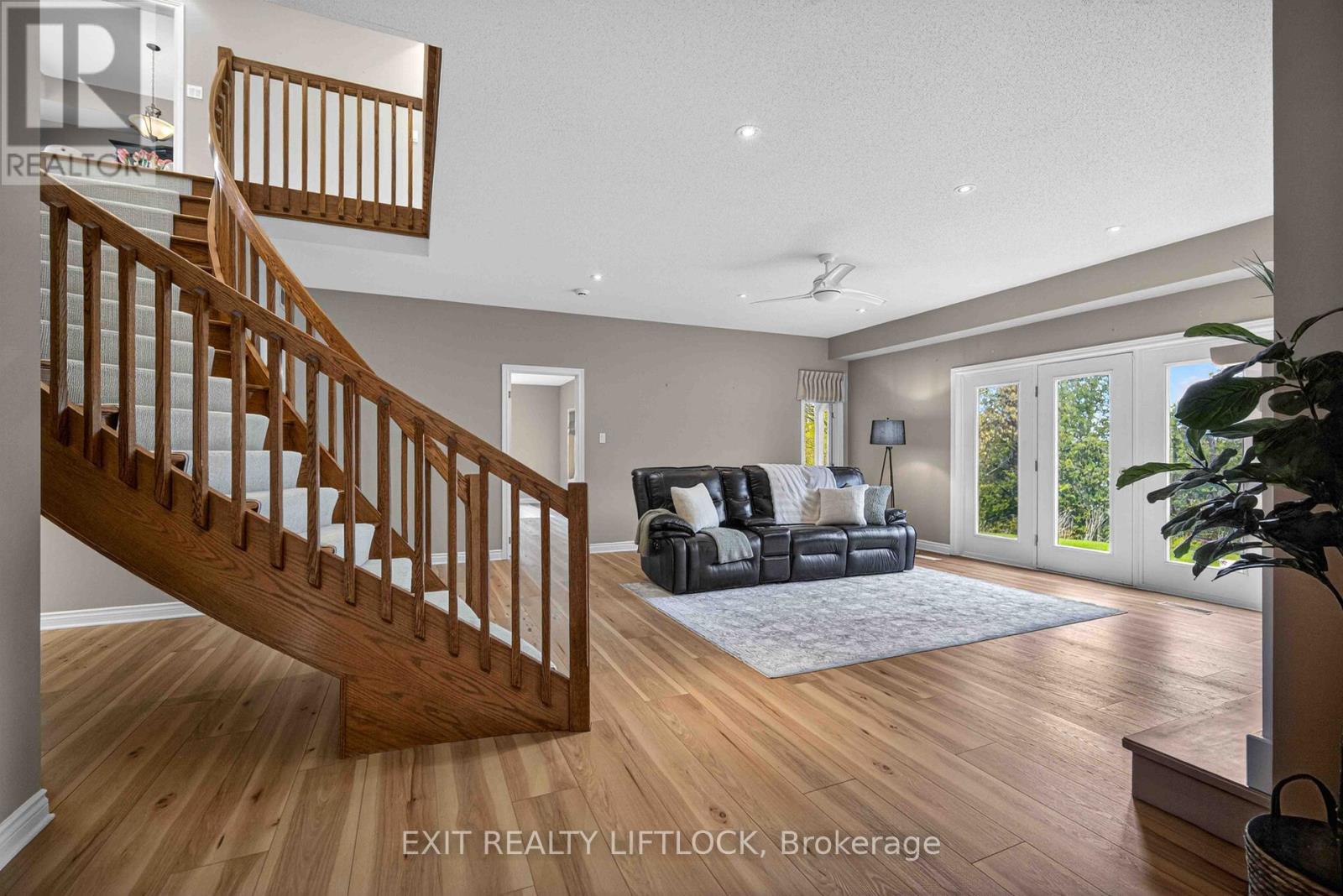 2045 CAMPBELL AVENUE - 29