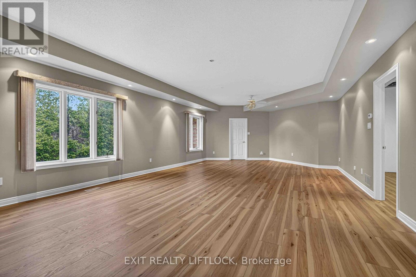 2045 CAMPBELL AVENUE - 32