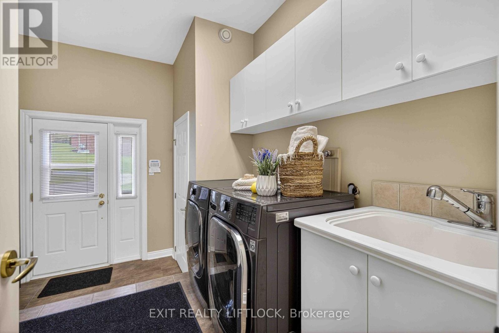 2045 CAMPBELL AVENUE - 39