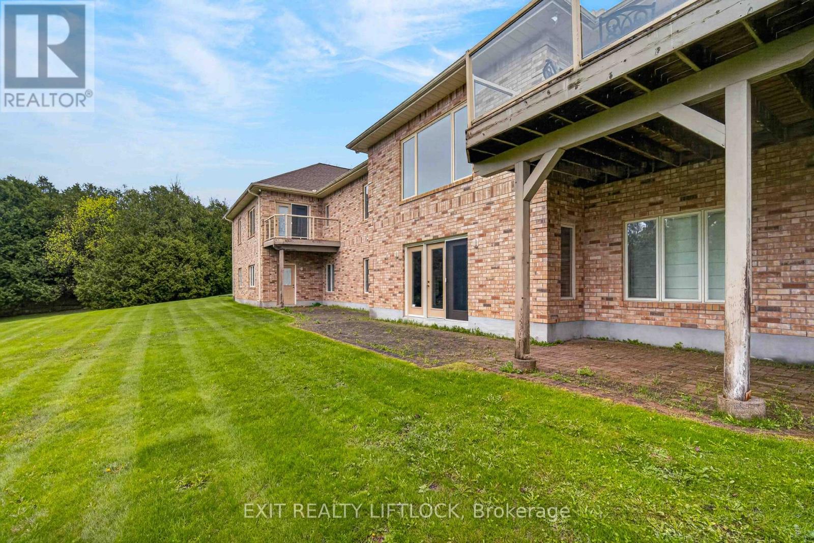 2045 CAMPBELL AVENUE - 43