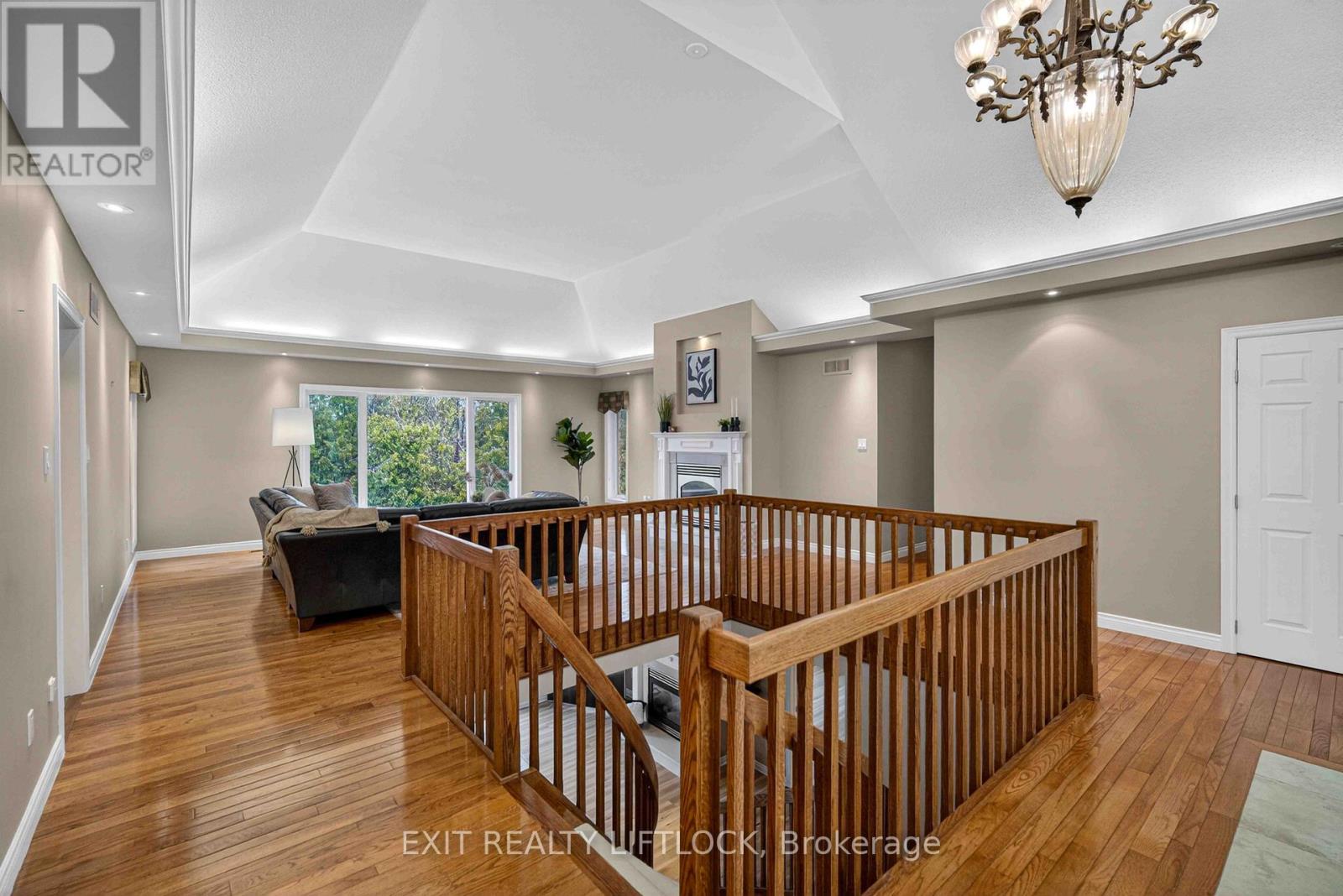 2045 CAMPBELL AVENUE - 6