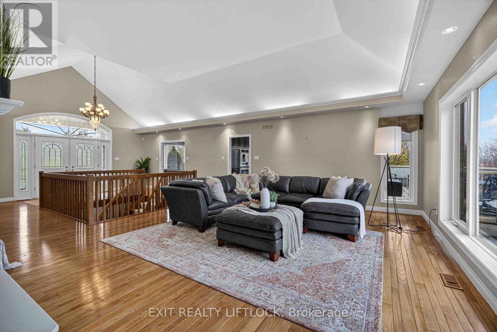 2045 CAMPBELL AVENUE - 8