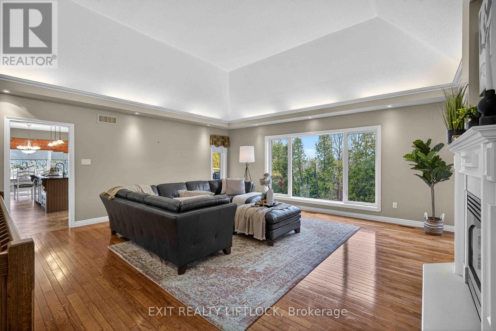 2045 CAMPBELL AVENUE - 9