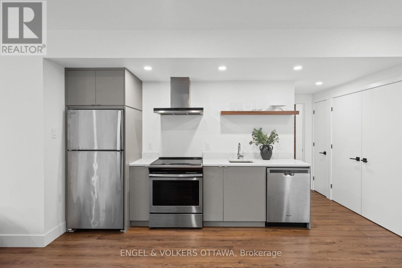 620 ROWANWOOD AVENUE - 34