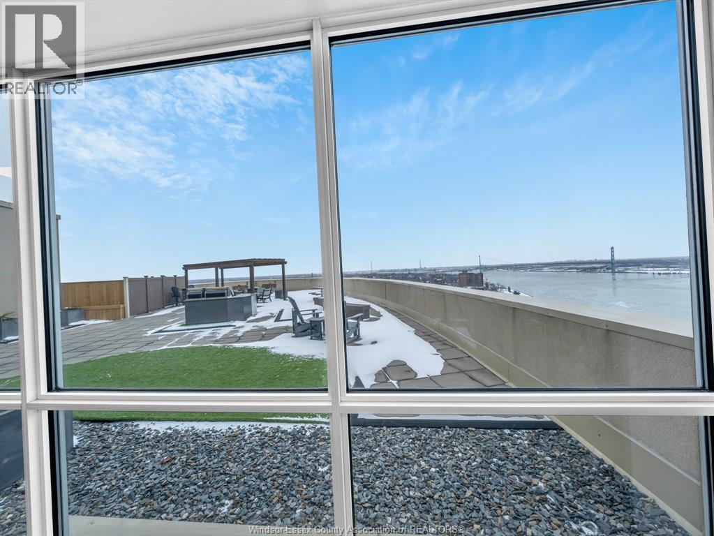 #703 1225 RIVERSIDE DRIVE West - 22