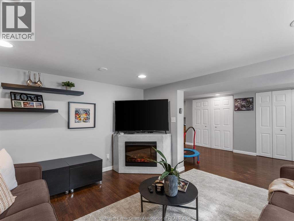1384 GRANVILLE CRESCENT, Windsor, Ontario, N9C3N8 — Photo 4