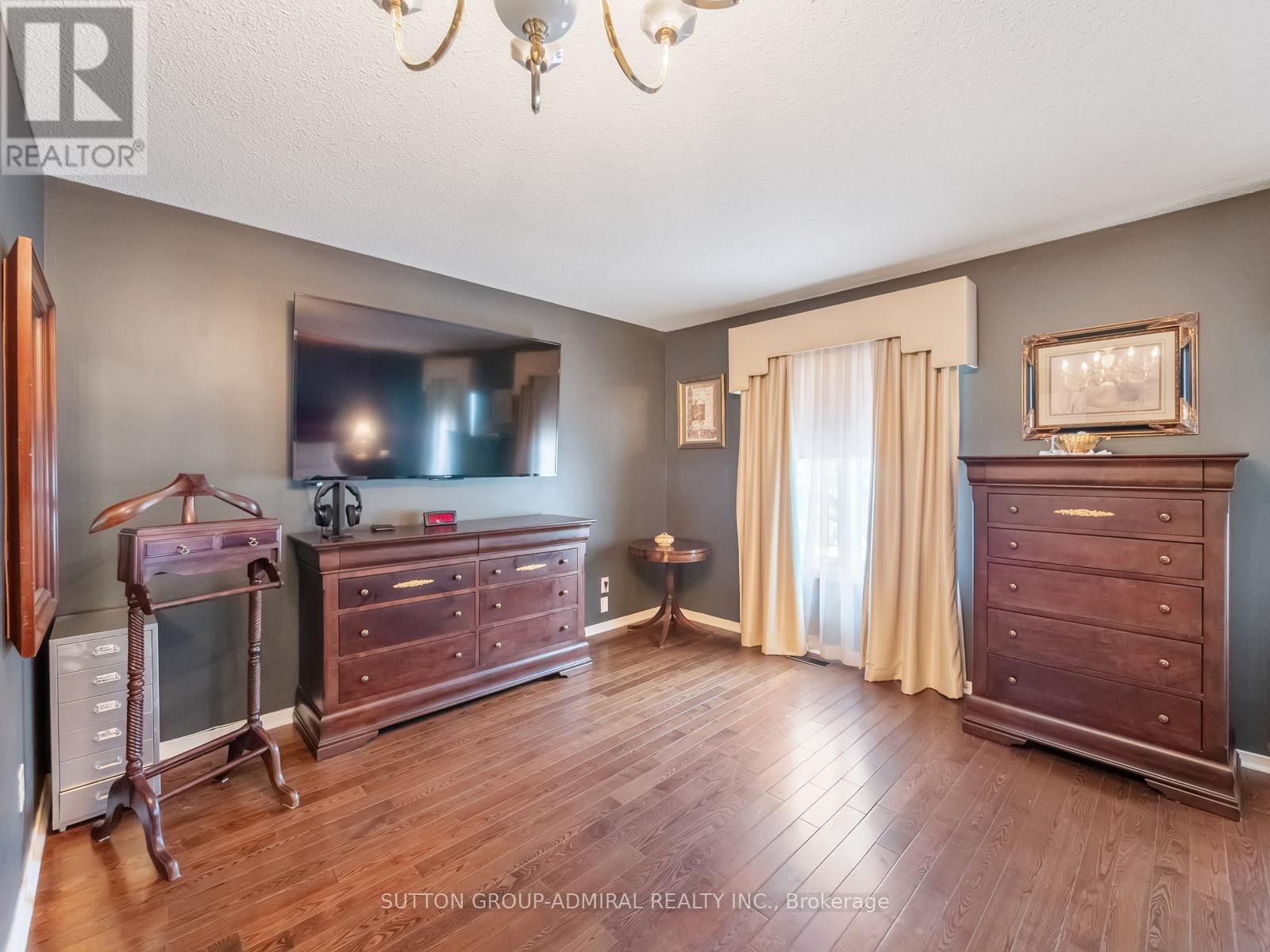49 MIRIAM CRESCENT - 21