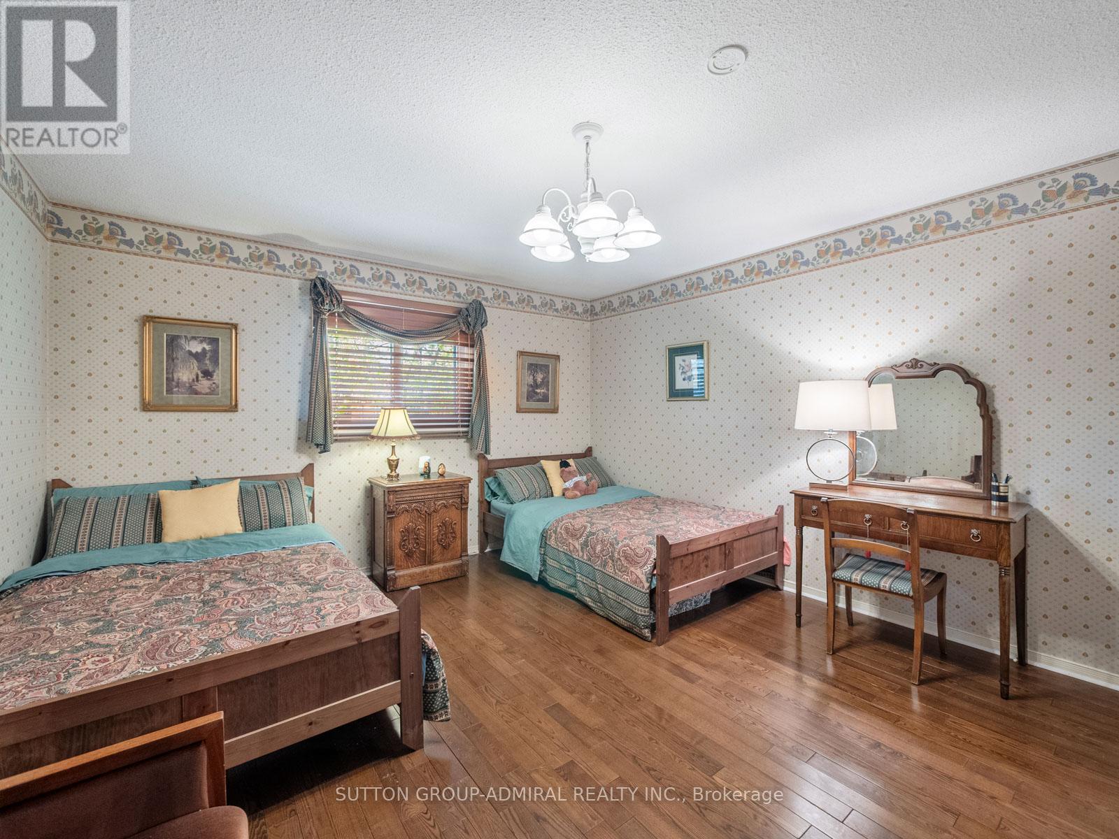 49 MIRIAM CRESCENT - 26