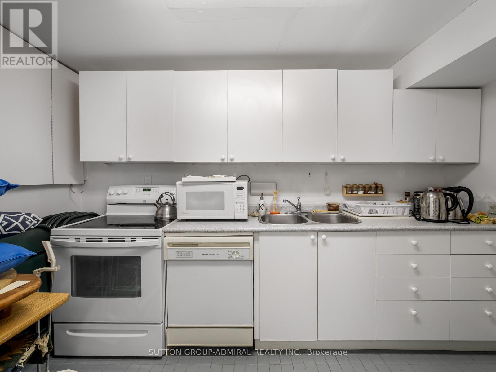 49 MIRIAM CRESCENT - 40
