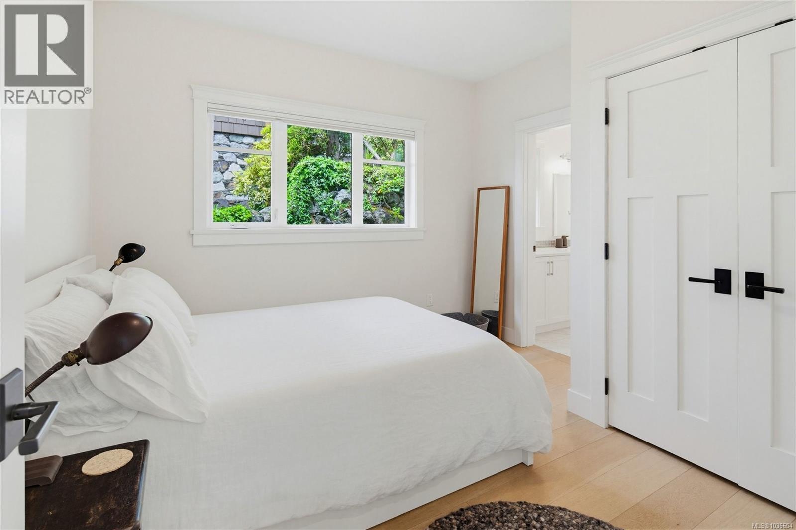 1217 Hewlett Pl - 11