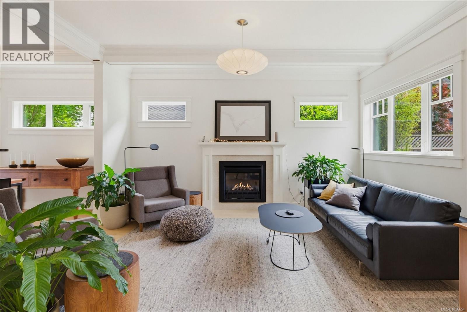 1217 Hewlett Pl - 2