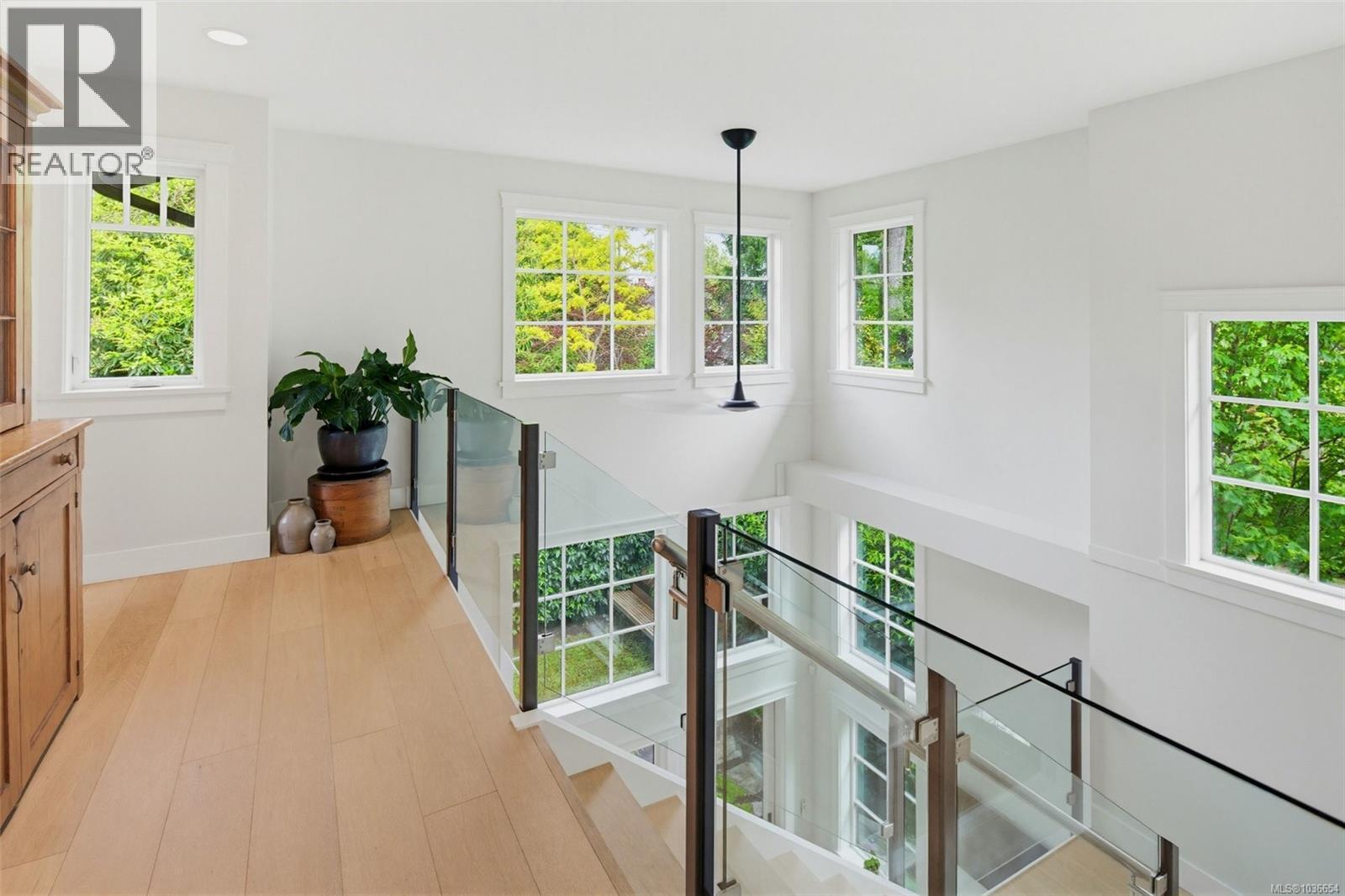 1217 Hewlett Pl - 23