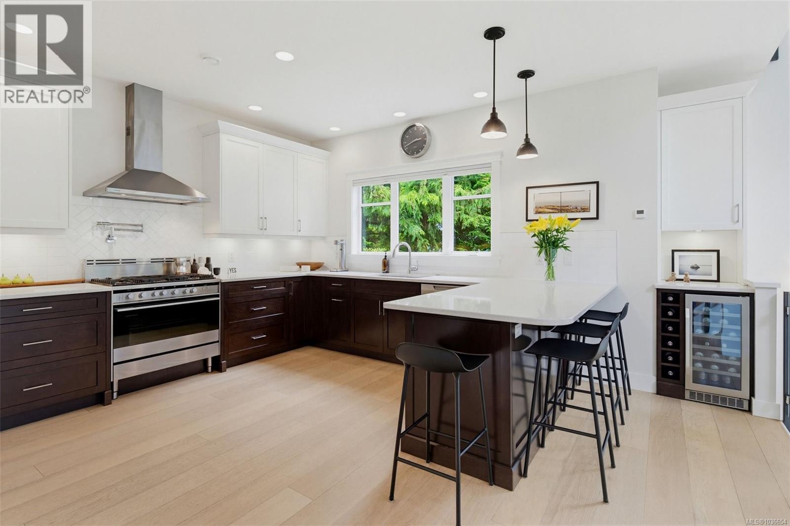 1217 Hewlett Pl - 4