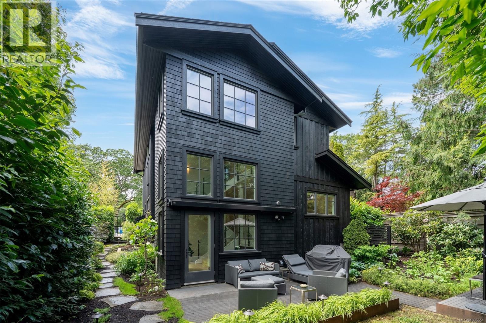 1217 Hewlett Pl - 45