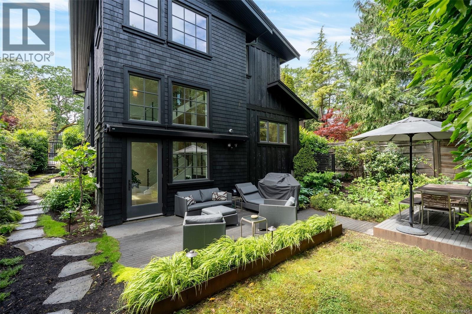 1217 Hewlett Pl - 47