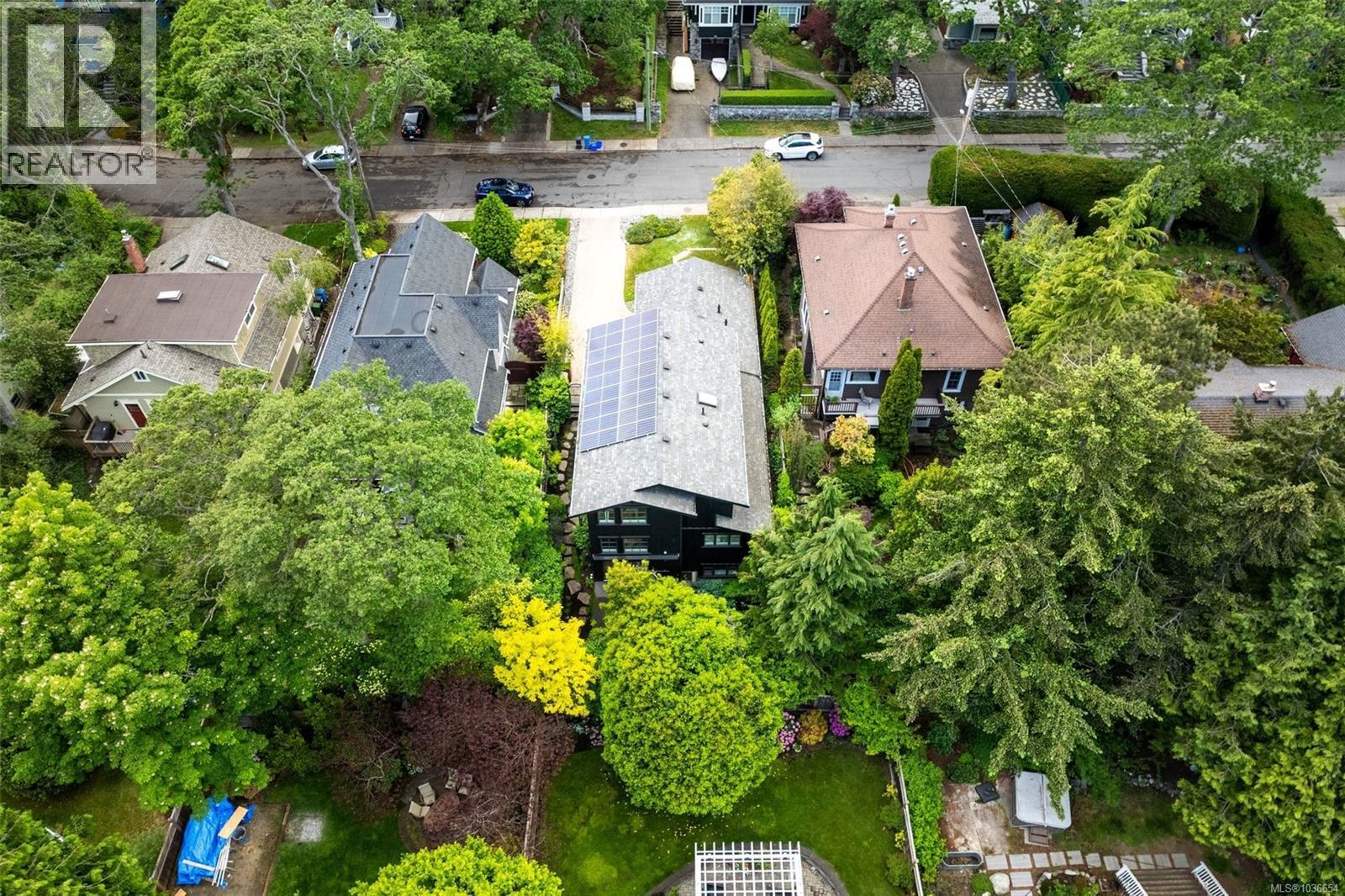 1217 Hewlett Pl, Oak Bay