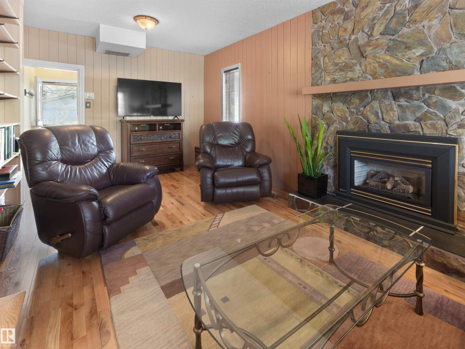 9202 117 ST NW - 15