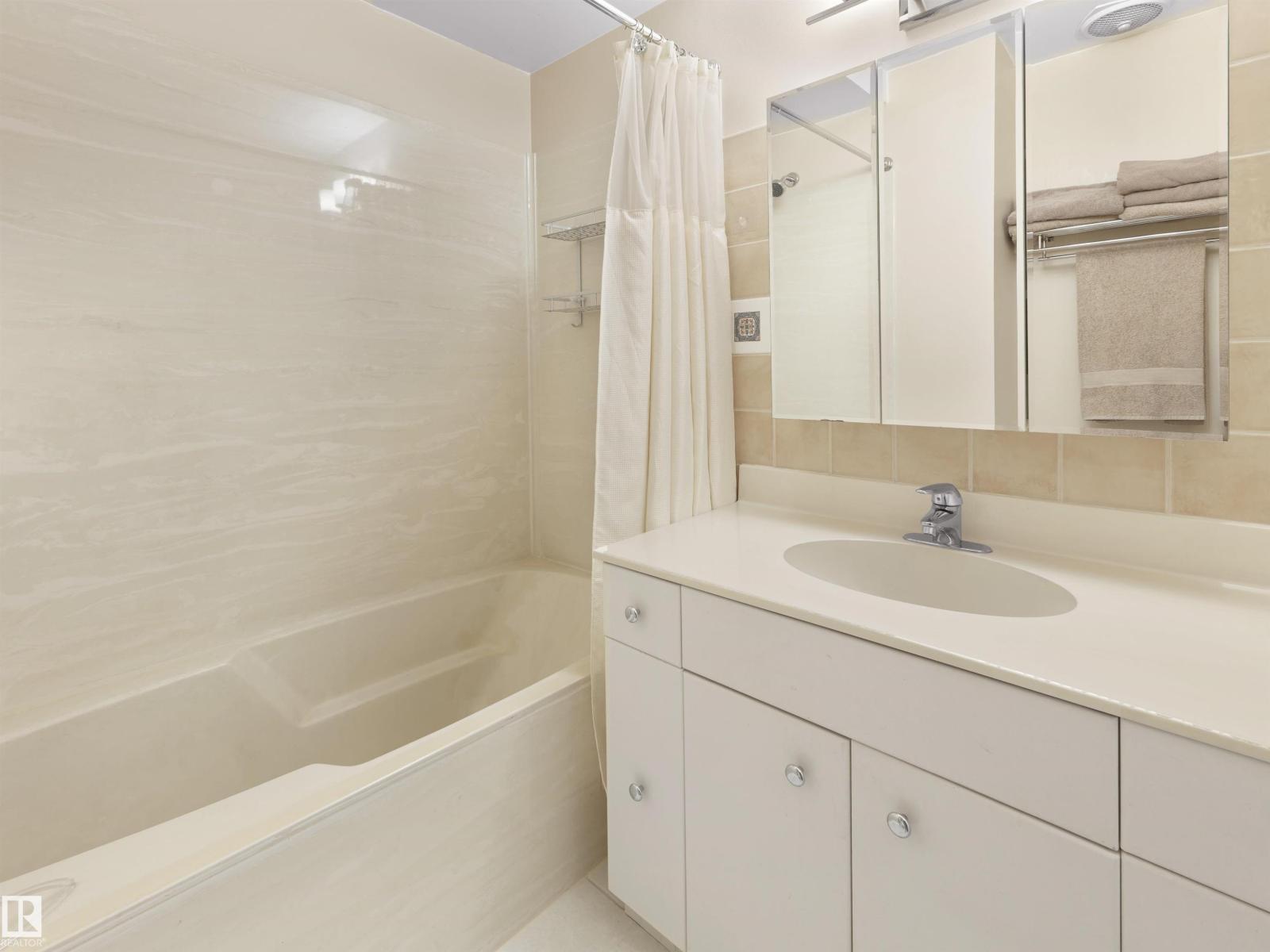 9202 117 ST NW - 19