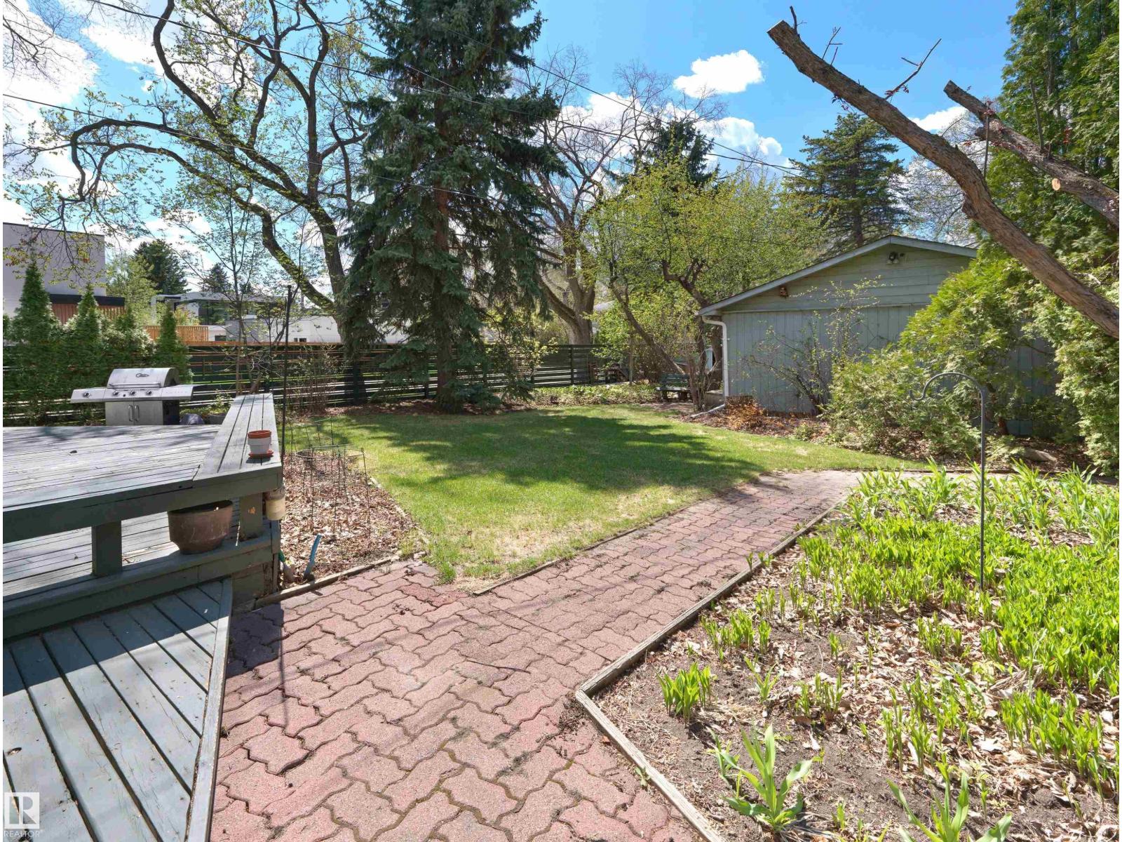 9202 117 ST NW - 31