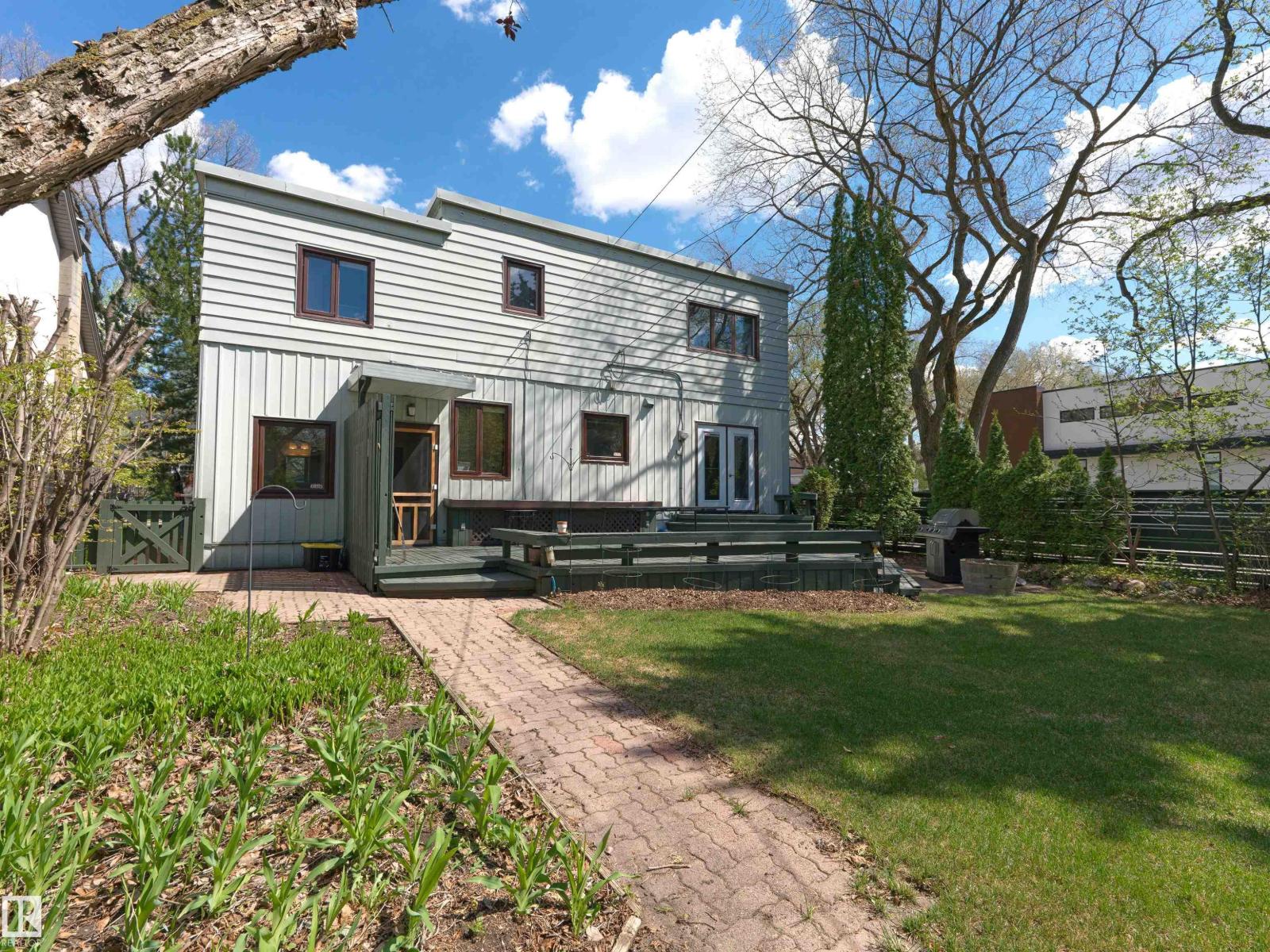 9202 117 ST NW - 34