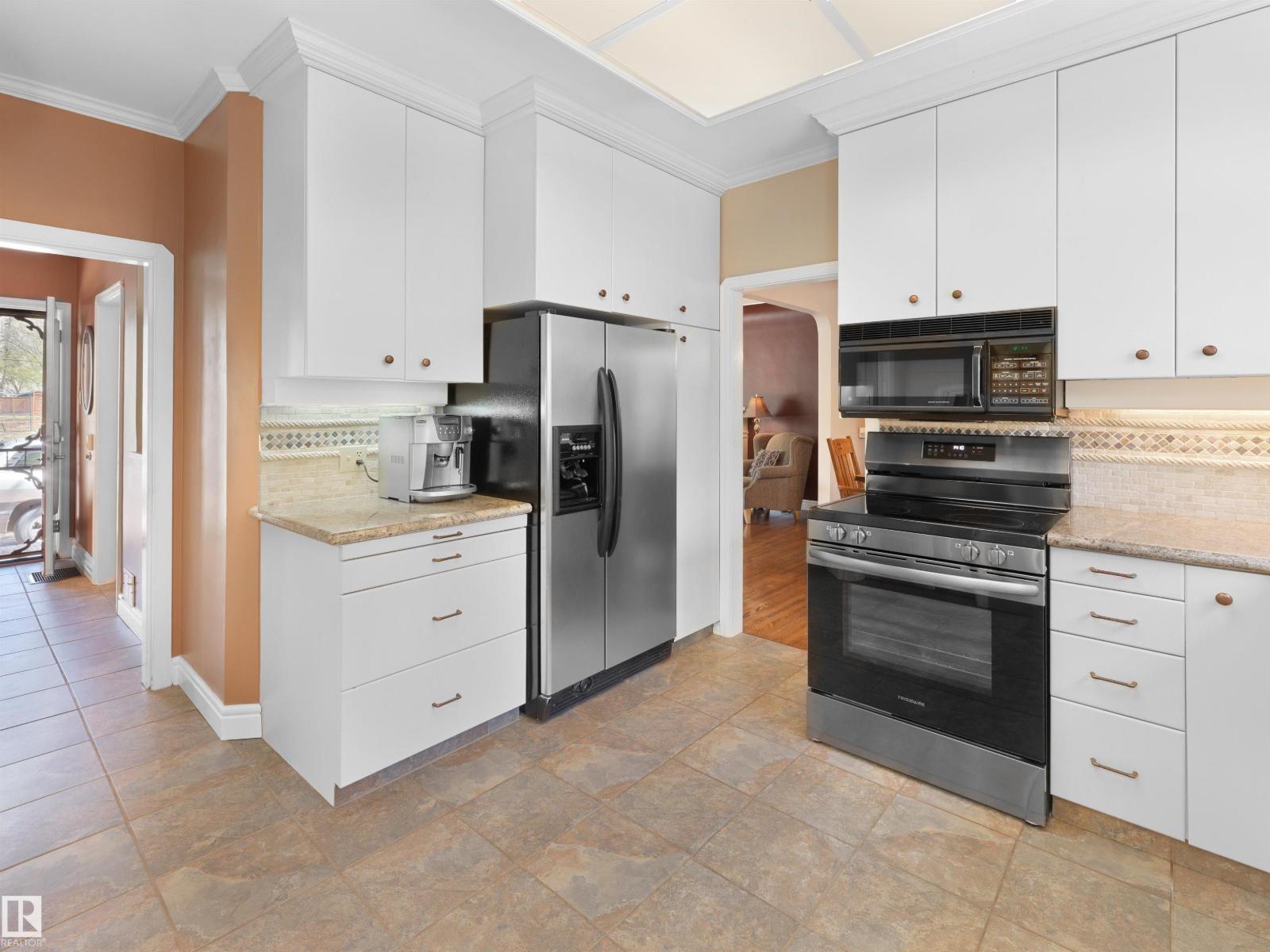 9202 117 ST NW - 7
