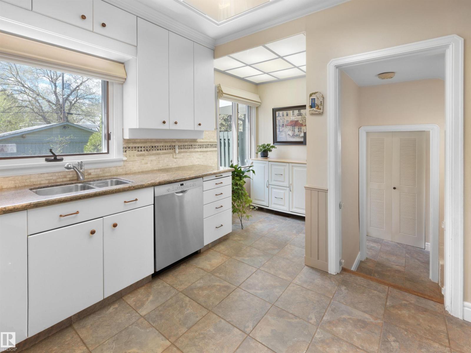 9202 117 ST NW - 9