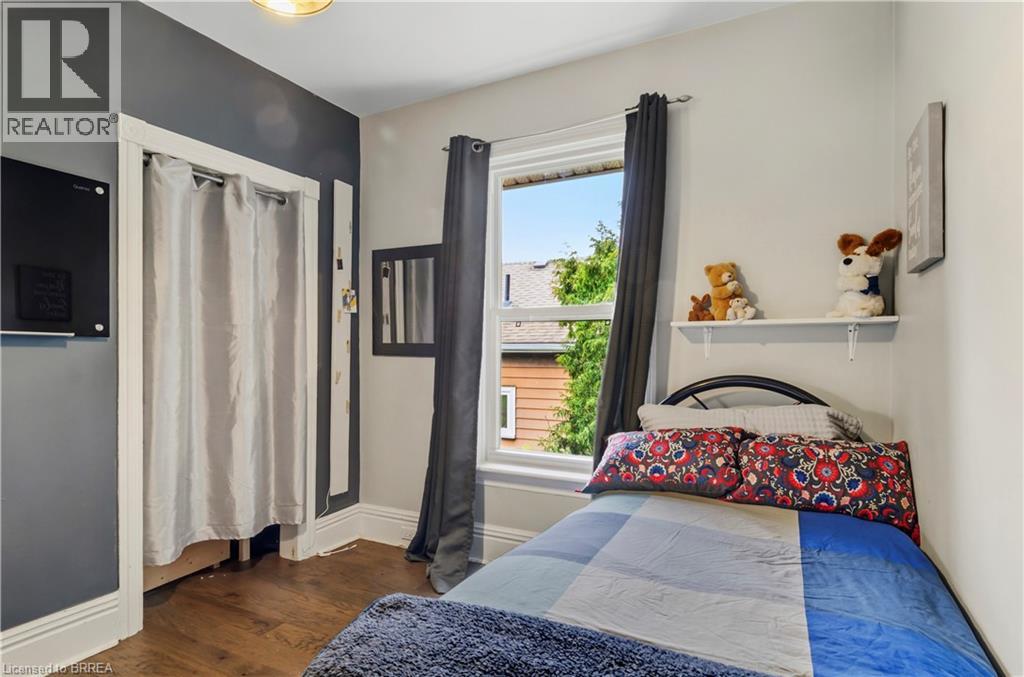 326 WATERLOO Avenue, Guelph, Ontario, N1H3J8 — Photo 2