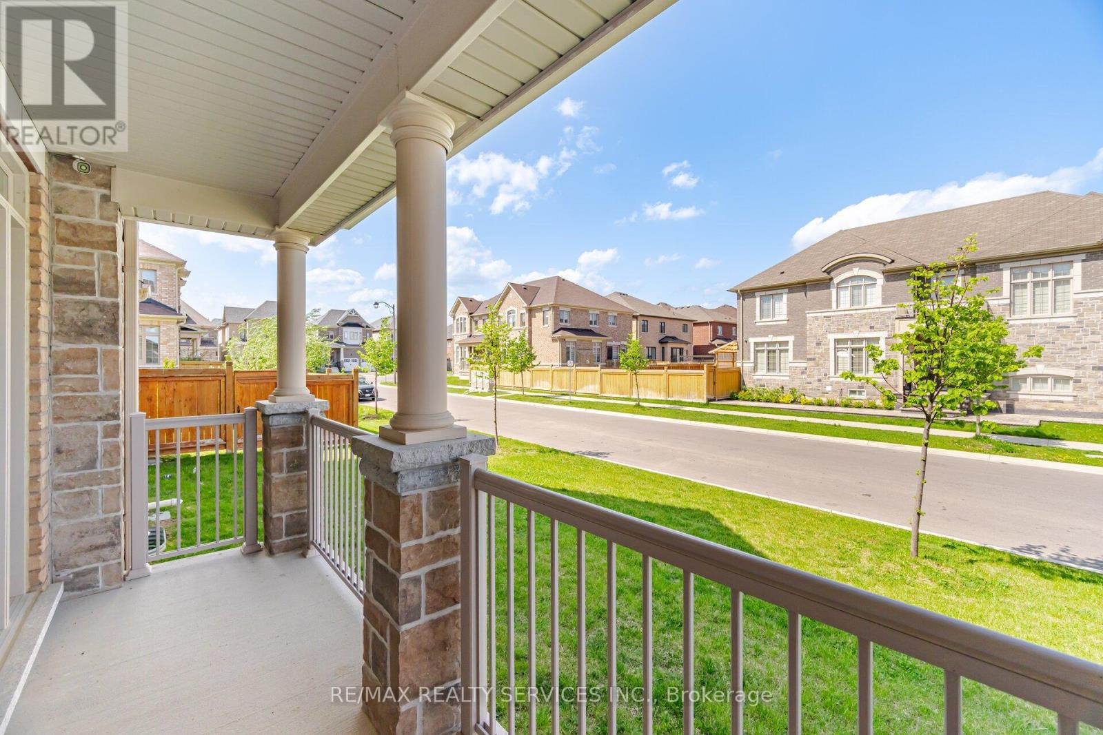 20 ROYAL FERN CRESCENT - 13