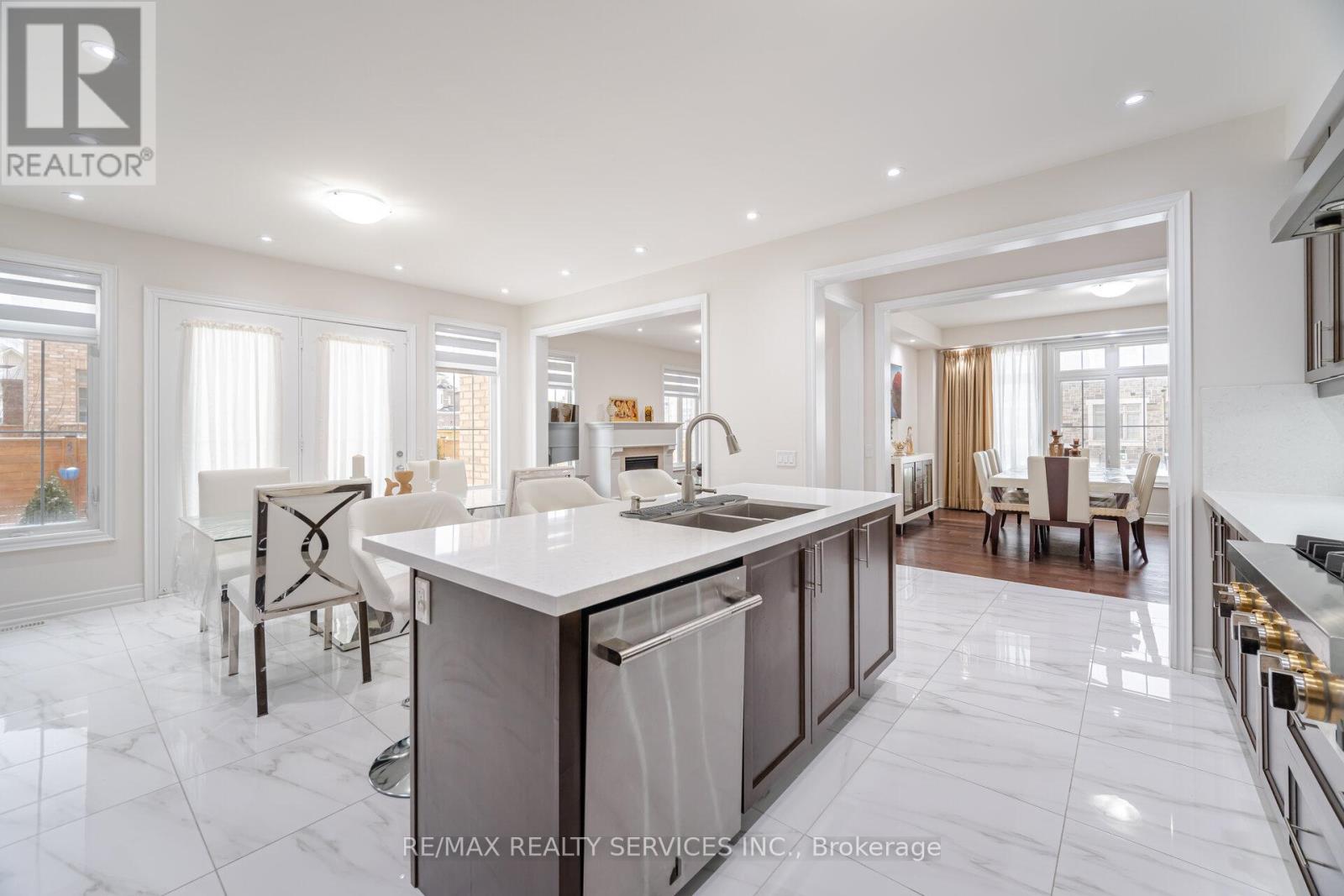 20 ROYAL FERN CRESCENT - 19