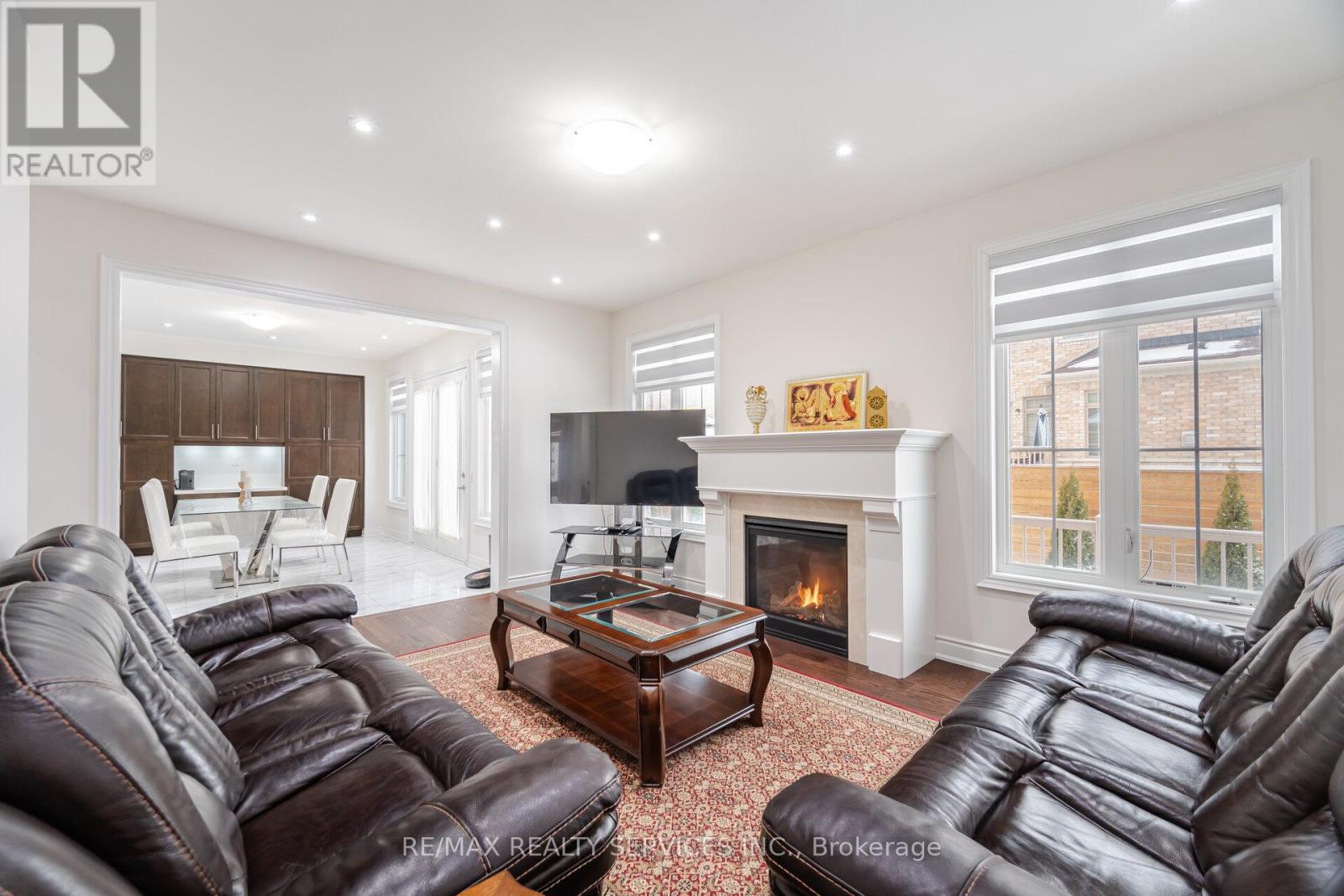 20 ROYAL FERN CRESCENT - 22